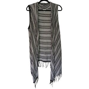 Avenue Sleeveless Black and White Sweater Fringe Vest Cardigan Size 14/16